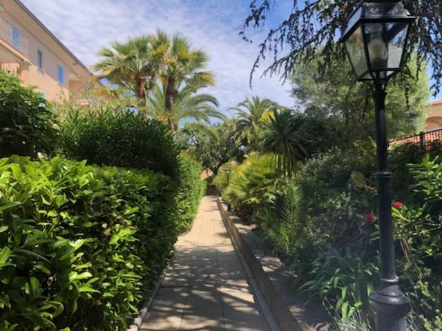 Belle Residence Au Centre De Saint Tropez Avec Piscine Et Garage Exteriör bild